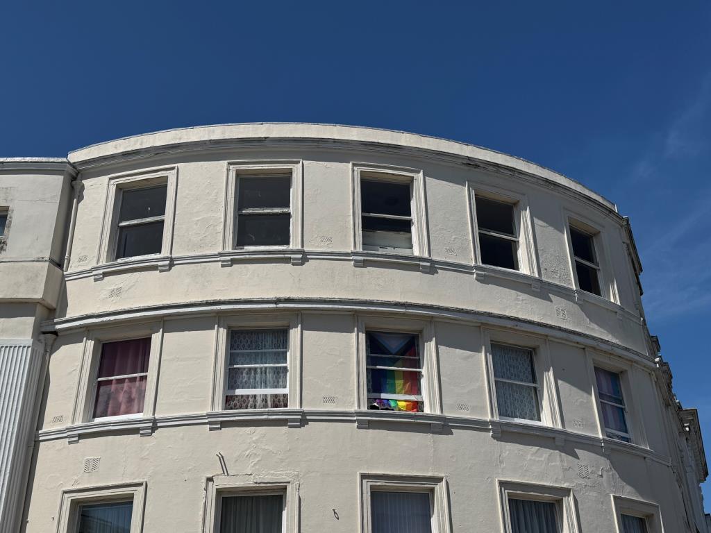 Lot: 59 - TOWN CENTRE FLAT FOR INVESTMENT OR OCCUPATION - A Closer View of the Top Floor Flat